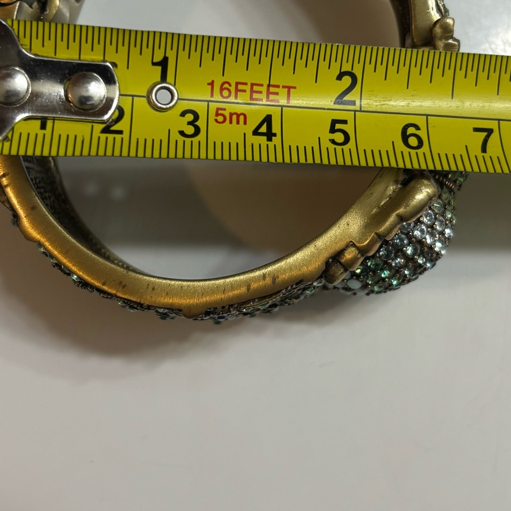 Heidi Daus Bracelet Gold Scarab Cuff Hinged Bangle Bracelet Jeweled Beetle - Picture 9 of 10
